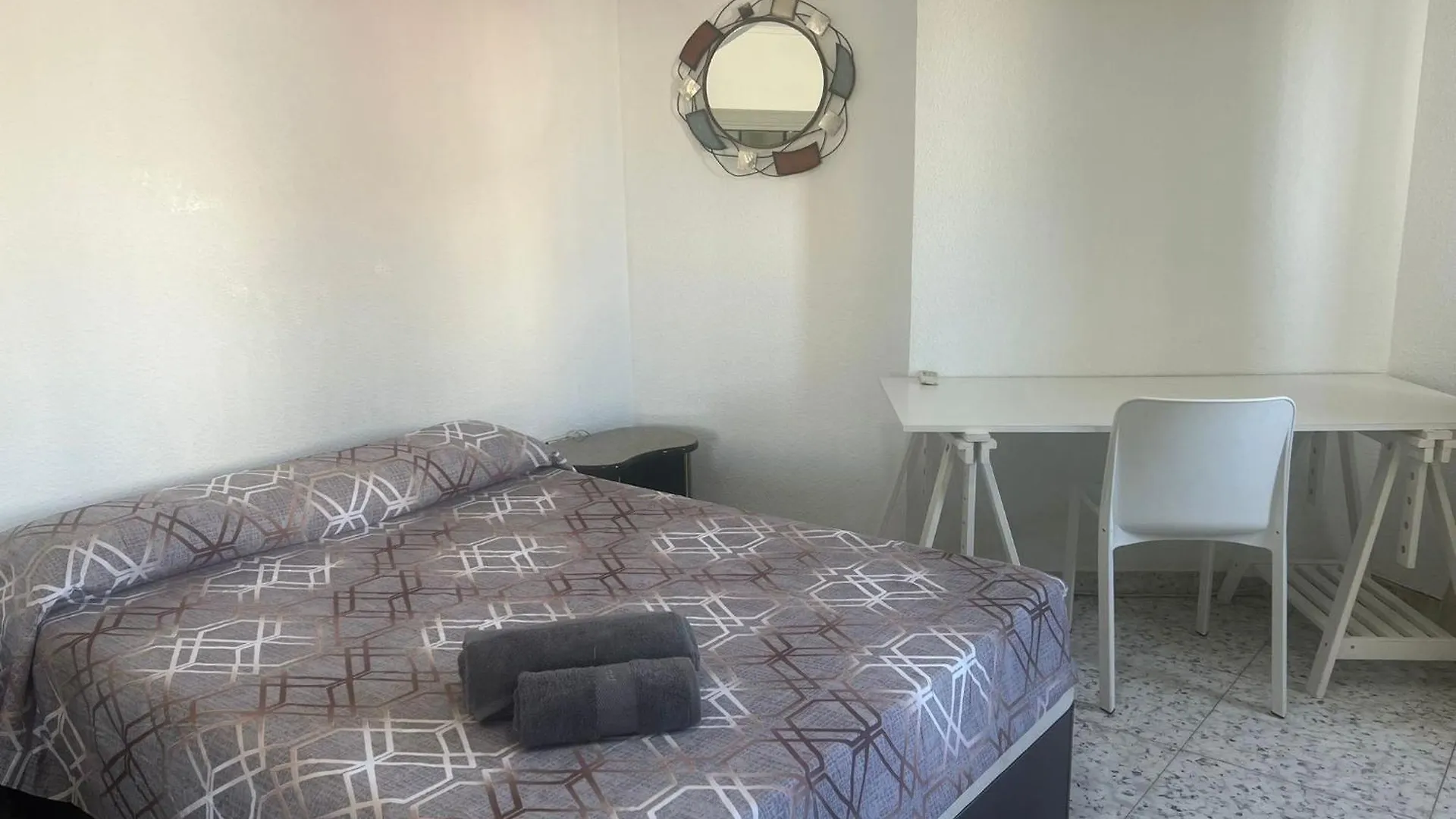 Tuguest Almeria Centro Apartment